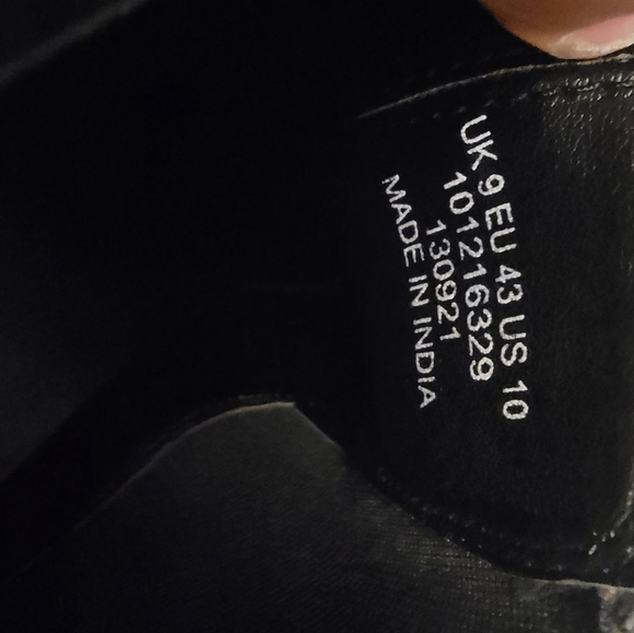 Chelsea boots both pair Black/ Tan - Picture 4 of 10